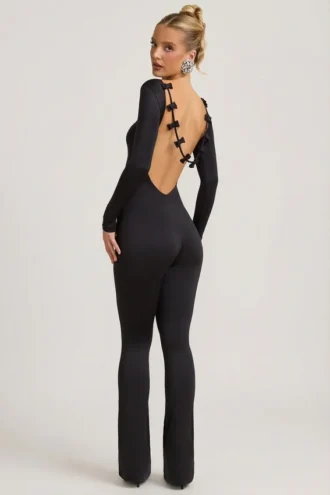 Eulalie Jumpsuit aus geschmeidigem Jersey mit Schleifendetail in Schwarz Eulalie Jumpsuit aus geschmeidigem Jersey mit Schleifendetail in Schwarz