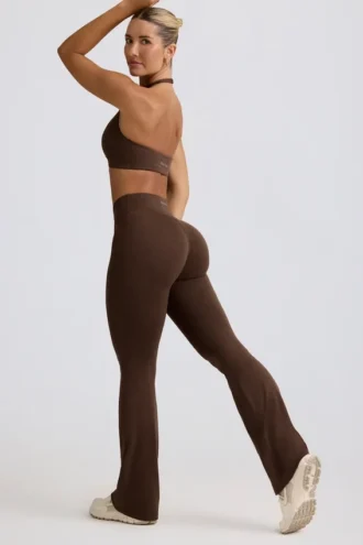 Geraffte, ausgestellte Hose aus gebürstetem Jersey in Pecan-Mélange Geraffte, ausgestellte Hose aus gebürstetem Jersey in Pecan-Mélange