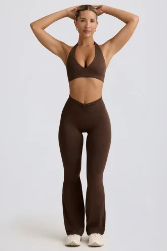 Geraffte, ausgestellte Hose aus gebürstetem Jersey in Pecan-Mélange Geraffte, ausgestellte Hose aus gebürstetem Jersey in Pecan-Mélange