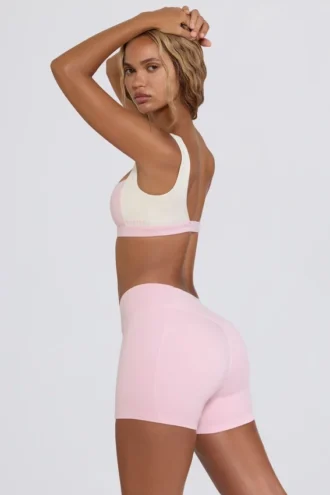 Geraffte Mini-Shorts in Hellrosa-Mélange