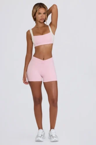 Geraffte Mini-Shorts in Hellrosa-Mélange