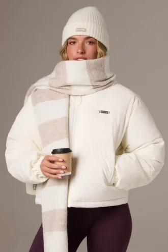 Gesteppte Pufferjacke aus Cord in Elfenbein