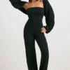 Grob gestrickter Bandeau-Jumpsuit mit ausgestelltem Bein in Schwarz Grob gestrickter Bandeau-Jumpsuit mit ausgestelltem Bein in Schwarz