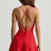 Helaia Playsuit mit Rüschen und offenem Rücken in Scharlachrot Helaia Playsuit mit Rüschen und offenem Rücken in Scharlachrot