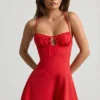 Helaia Playsuit mit Rüschen und offenem Rücken in Scharlachrot Helaia Playsuit mit Rüschen und offenem Rücken in Scharlachrot