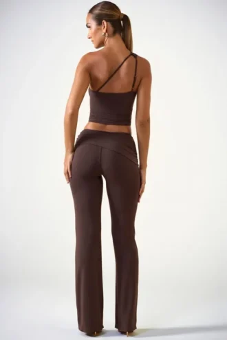 Hollis Mid-Rise Straight-Leg-Hose in Schokoladenbraun