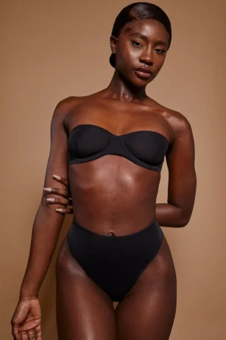 Intimates Soft Mesh Slip mit hoher Taille in Schwarz