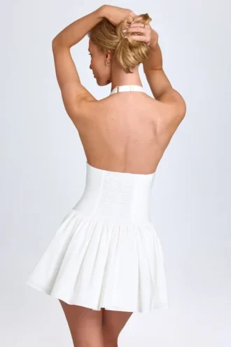jessalie minikleid mit biesen und neckholder in weiss 2 330x495 - Jessalie Minikleid mit Biesen und Neckholder in Wei&szlig;