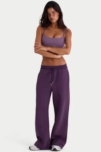Jogginghose aus gebürstetem Jersey mit weitem Bein in Pflaume Jogginghose aus gebürstetem Jersey mit weitem Bein in Pflaume