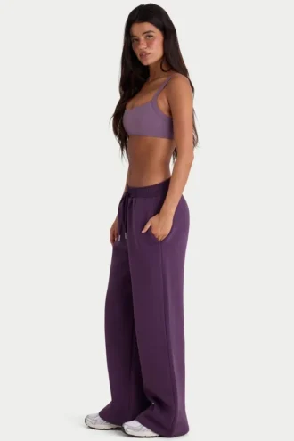 Jogginghose aus gebürstetem Jersey mit weitem Bein in Pflaume Jogginghose aus gebürstetem Jersey mit weitem Bein in Pflaume