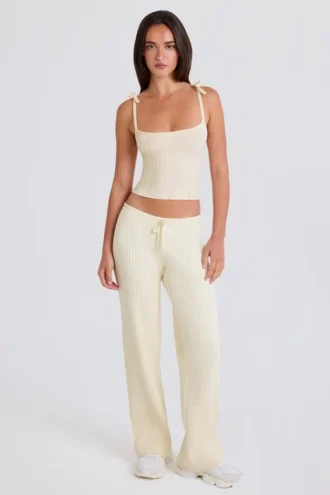 Jogginghose aus geripptem Strick mit weitem Bein in Creme Jogginghose aus geripptem Strick mit weitem Bein in Creme