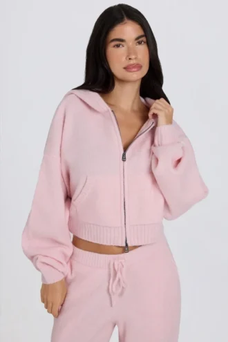Kurzer Hoodie aus weichem Strick mit Reißverschluss in zartem Rosa Kurzer Hoodie aus weichem Strick mit Reißverschluss in zartem Rosa