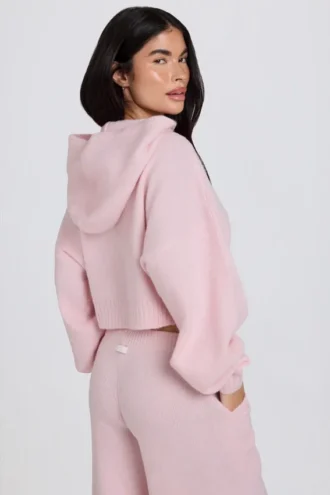 Kurzer Hoodie aus weichem Strick mit Reißverschluss in zartem Rosa Kurzer Hoodie aus weichem Strick mit Reißverschluss in zartem Rosa