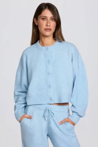 Kurzer Strickcardigan in Puderblau