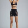 Liberty Bikini-Oberteil mit verzierten Kreuzbändern in Schwarz Liberty Bikini-Oberteil mit verzierten Kreuzbändern in Schwarz