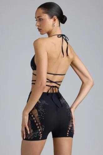 liberty bikini oberteil mit verzierten kreuzbndern in schwarz 2 330x495 - Liberty Bikini-Oberteil mit verzierten Kreuzb&auml;ndern in Schwarz