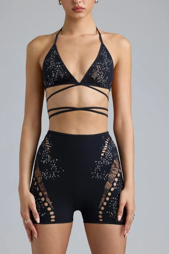Liberty Bikini-Oberteil mit verzierten Kreuzbändern in Schwarz Liberty Bikini-Oberteil mit verzierten Kreuzbändern in Schwarz