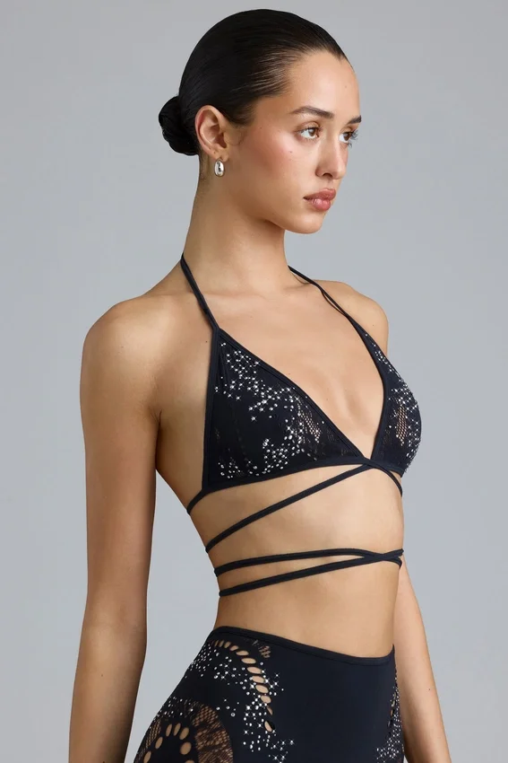 Liberty Bikini-Oberteil mit verzierten Kreuzbändern in Schwarz Liberty Bikini-Oberteil mit verzierten Kreuzbändern in Schwarz