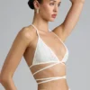 Liberty Bikini-Oberteil mit verzierten Kreuzträgern in Elfenbein Liberty Bikini-Oberteil mit verzierten Kreuzträgern in Elfenbein
