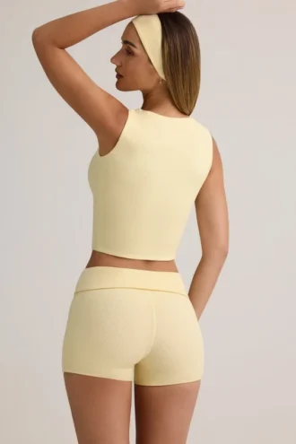 Lisha Modal-Ripp-Shorts mit mittlerer Leibhöhe und Umschlag in Buttercreme-Gelb