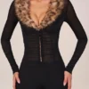 Loa Playsuit mit Kunstfellbesatz in Schwarz