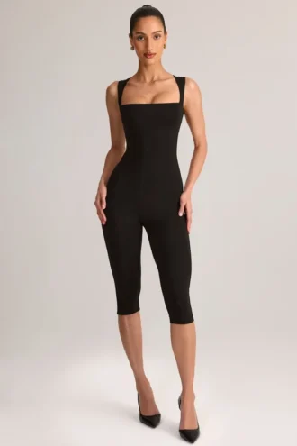 Luma Modal-Bodycon-Capri-Jumpsuit mit quadratischem Ausschnitt in Schwarz Luma Modal-Bodycon-Capri-Jumpsuit mit quadratischem Ausschnitt in Schwarz
