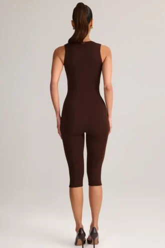 Luma Modal-Bodycon-Capri-Jumpsuit mit Rundhalsausschnitt in Schokoladenbraun Luma Modal-Bodycon-Capri-Jumpsuit mit Rundhalsausschnitt in Schokoladenbraun