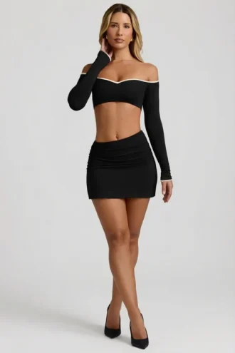 Mari Modal-Minirock mit asymmetrischem Bund in Schwarz Mari Modal-Minirock mit asymmetrischem Bund in Schwarz