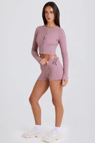 Mini-Shorts aus geripptem Strick mit Bindebändern in Mauve