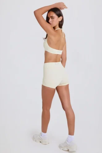 Mini-Shorts mit hoher Taille in Creme