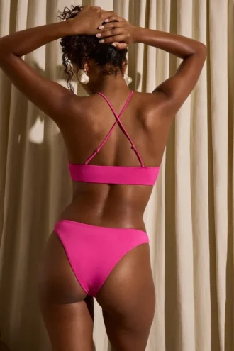 Mykonos Bikini-Oberteil mit Schlüsselloch-Detail in Fuchsia