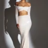 Adele Velvet Off-Shoulder Ruched Crop Top in Elfenbein