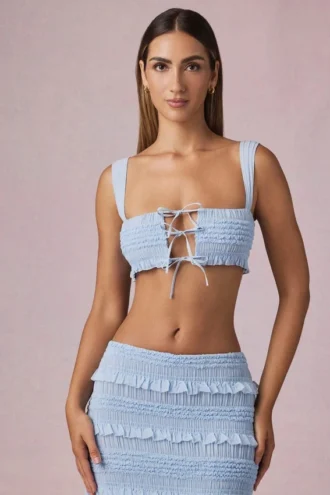 Ottilie Crop-Top mit Rüschen und Bindeband vorne in Powder Blue Ottilie Crop-Top mit Rüschen und Bindeband vorne in Powder Blue