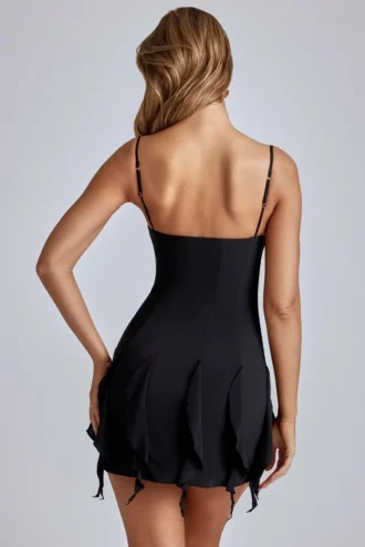 Piera A-Linien-Minikleid mit Rüschen in Schwarz Piera A-Linien-Minikleid mit Rüschen in Schwarz