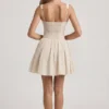Sabina A-Linien-Minikleid mit Broderie-Anglaise-Verzierung und Schleife in Elfenbein Sabina A-Linien-Minikleid mit Broderie-Anglaise-Verzierung und Schleife in Elfenbein