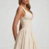 Sabina A-Linien-Minikleid mit Broderie-Anglaise-Verzierung und Schleife in Elfenbein Sabina A-Linien-Minikleid mit Broderie-Anglaise-Verzierung und Schleife in Elfenbein