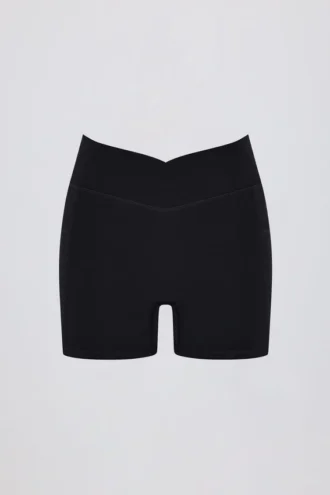 Soft Active Mini-Shorts mit V-förmigem Bund und Taschen in Schwarz