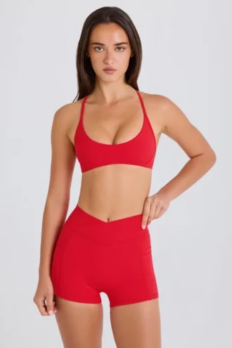Soft Active Mini-Shorts mit V-förmigem Bund und Taschen in Strawberry Red