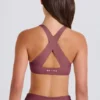Sport-BH mit gekreuzten Trägern und V-Ausschnitt in Acai Sport-BH mit gekreuzten Trägern und V-Ausschnitt in Acai