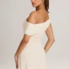 Suhana Modal Asymmetrisches A-Linien-Minikleid in Elfenbein Suhana Modal Asymmetrisches A-Linien-Minikleid in Elfenbein