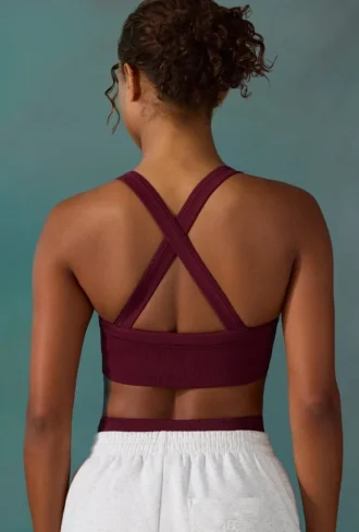 Super Sculpt nahtloser Sport-BH mit gekreuztem Rücken in Pflaume Super Sculpt nahtloser Sport-BH mit gekreuztem Rücken in Pflaume