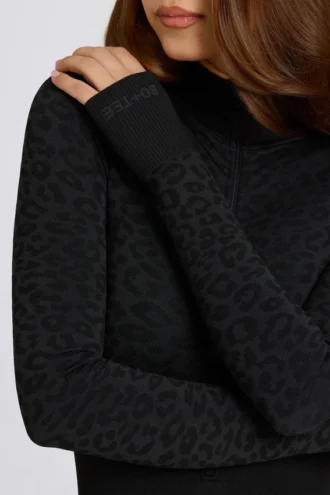 Thermo-Base-Layer-Jumpsuit in Schwarz mit Leopardenmuster