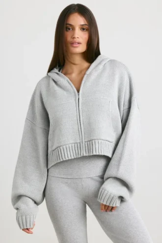 TRUE Kurzer Hoodie mit Reißverschluss aus grobem Strick in Grau meliert