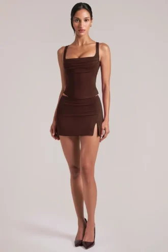 Tula Mid-Rise Bodycon Ultra Minirock mit Schlitz in Schokoladenbraun Tula Mid-Rise Bodycon Ultra Minirock mit Schlitz in Schokoladenbraun