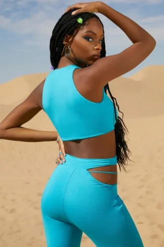 Valerie Petite Cut-Out-Hose mit ausgestelltem Bein in Aqua