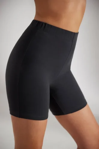 Weiche Biker-Shorts aus Baumwolle in Schwarz