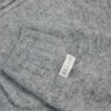 Weicher, verkürzter Hoodie mit Reißverschluss aus Strick in Grau Weicher, verkürzter Hoodie mit Reißverschluss aus Strick in Grau