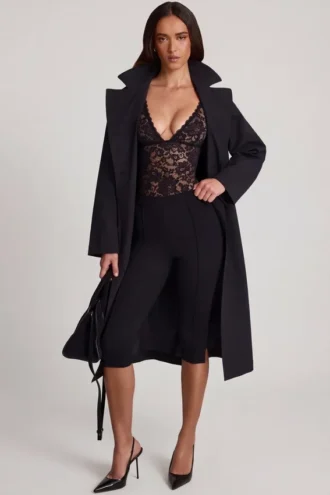 Zayla Transparenter Spitzen-Bodys mit Wellenrand und tiefem Ausschnitt in Schwarz