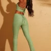 Zuni Petite-Hose mit Schnürung am Rücken in Grün Zuni Petite-Hose mit Schnürung am Rücken in Grün