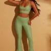 Zuni Petite-Hose mit Schnürung am Rücken in Grün Zuni Petite-Hose mit Schnürung am Rücken in Grün